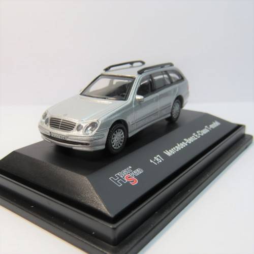 High speed Mercedes-Benz E-Class T-model car - Scale 1/87