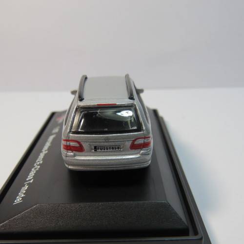 High speed Mercedes-Benz E-Class T-model car - Scale 1/87
