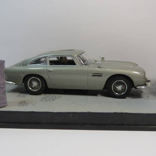 James Bond 007 - Aston Martin DB5 model car - Goldfinger
