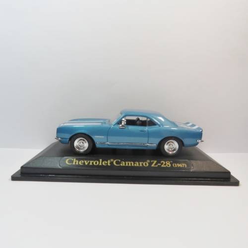 Road Signature 1967 Chevrolet Camaro Z-28 model car in box - Scale 1/43