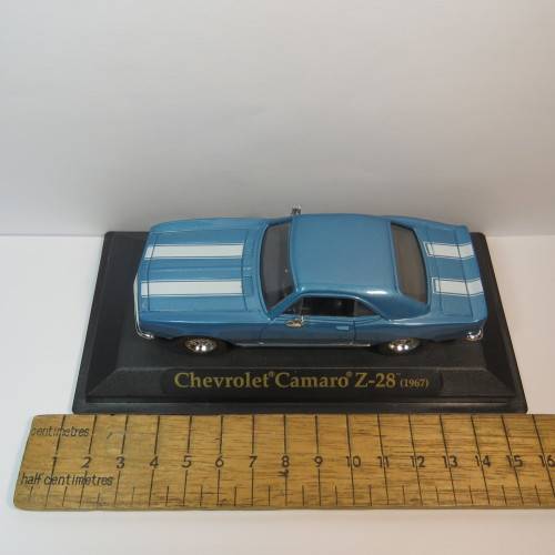 Road Signature 1967 Chevrolet Camaro Z-28 model car in box - Scale 1/43