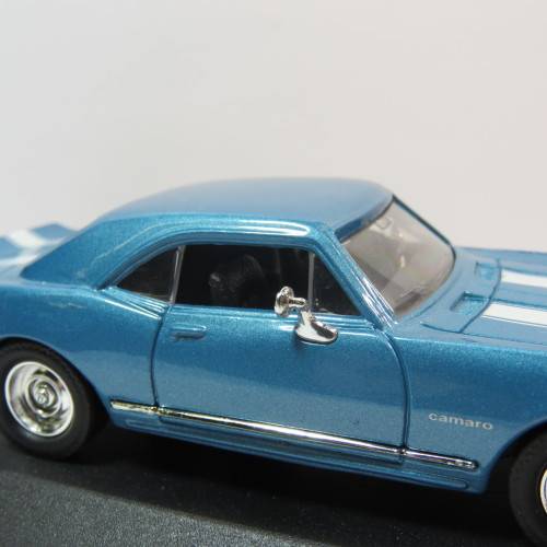 Road Signature 1967 Chevrolet Camaro Z-28 model car in box - Scale 1/43