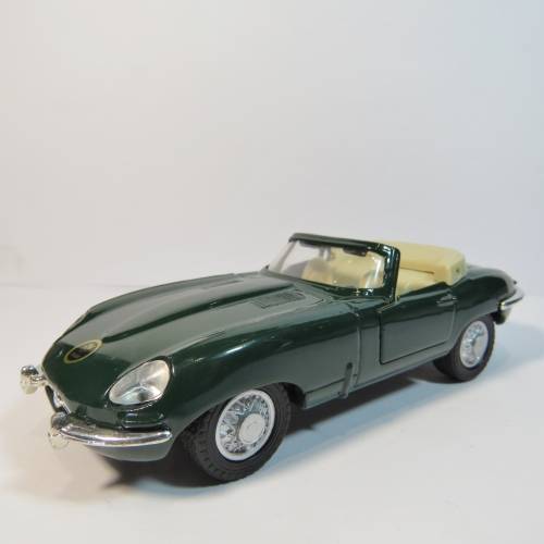 Maisto Jaguar E-type cabriolet model car - Scale 1/38