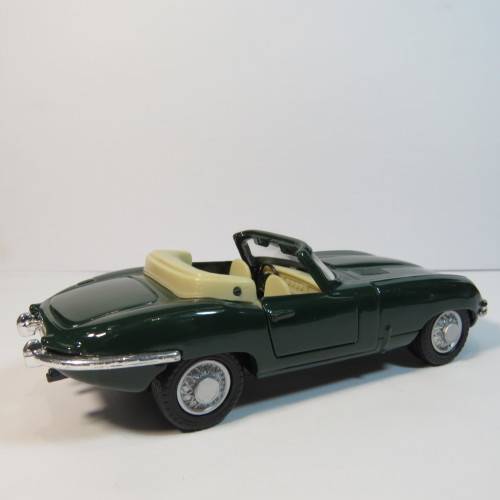 Maisto Jaguar E-type cabriolet model car - Scale 1/38