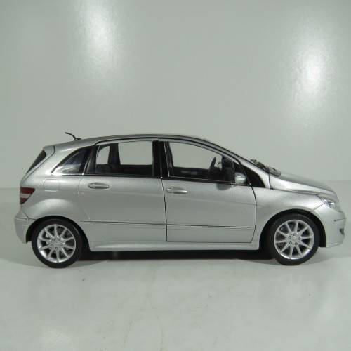 Kyosho Mercedes-Benz B-Class model car - Scale 1/18