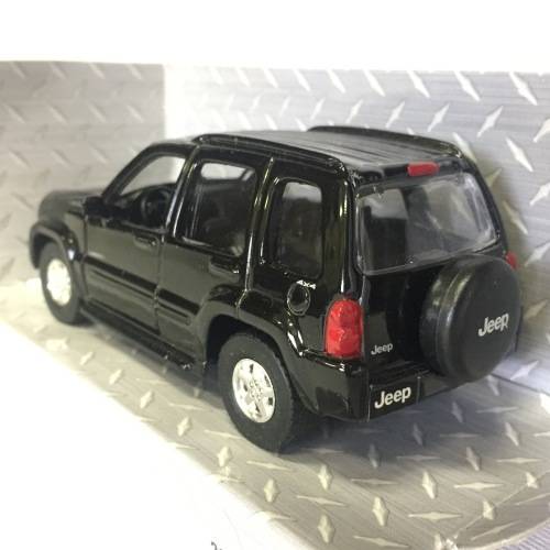 Maisto 2002 Jeep Liberty model car - scale 1/39
