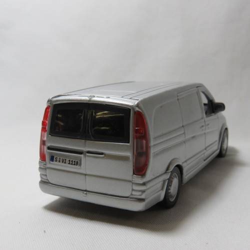 Bburago Mercedes-Benz Vito model car - Scale