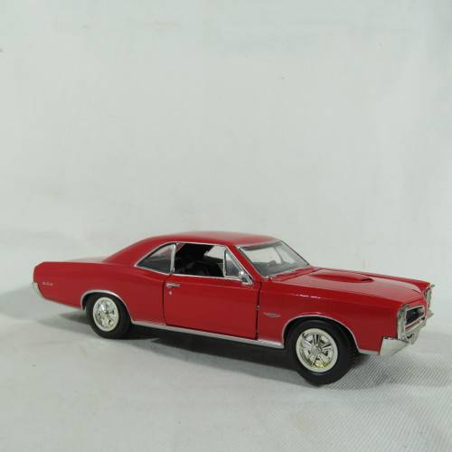 NewRay 1966 Pontiac GTO model car - Scale 1/24