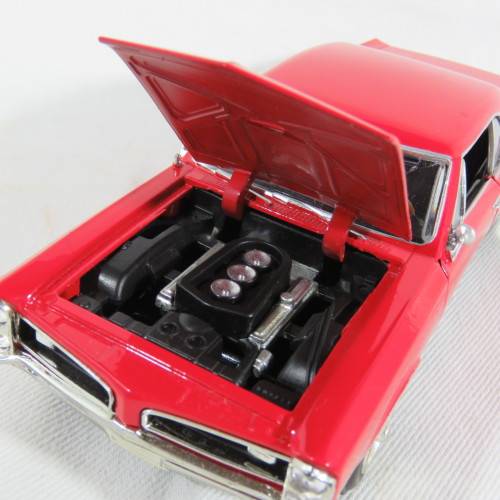 NewRay 1966 Pontiac GTO model car - Scale 1/24