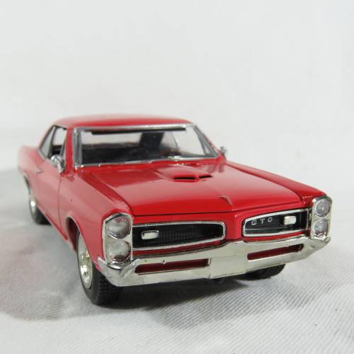 NewRay 1966 Pontiac GTO model car - Scale 1/24