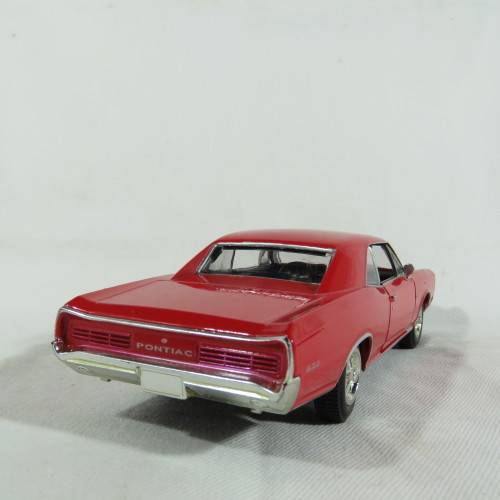 NewRay 1966 Pontiac GTO model car - Scale 1/24