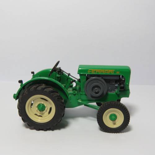 1950 Ferrari F2 model tractor - Universal Hobbies - Scale 1/43