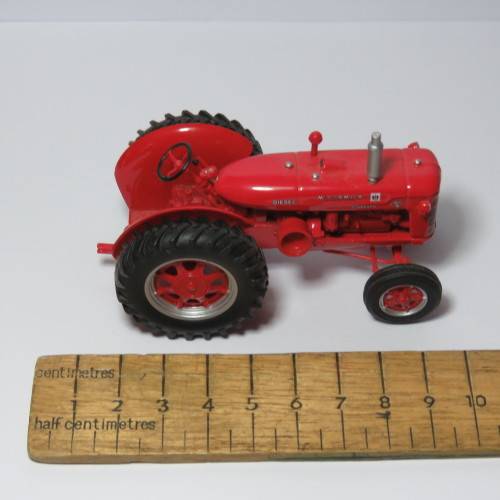 1949 McCormick WD 9 Diesel Standard model tractor - Universal Hobbies - Scale 1/43