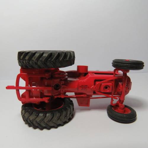 1949 McCormick WD 9 Diesel Standard model tractor - Universal Hobbies - Scale 1/43