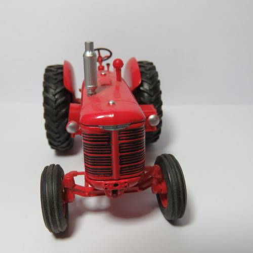1949 McCormick WD 9 Diesel Standard model tractor - Universal Hobbies - Scale 1/43