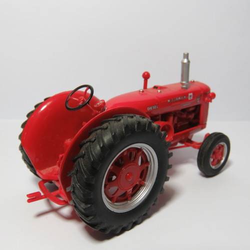 1949 McCormick WD 9 Diesel Standard model tractor - Universal Hobbies - Scale 1/43