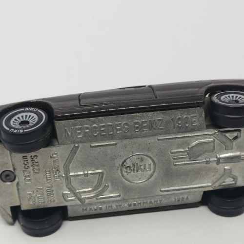 Siku #1054 Mercedes-Benz 190 E model car