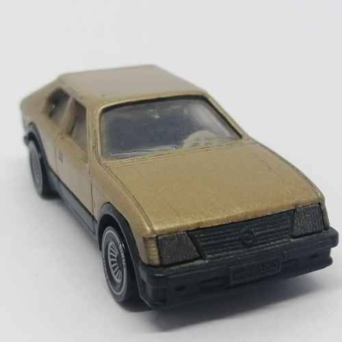 Siku #1047 Opal Kadett SR model car