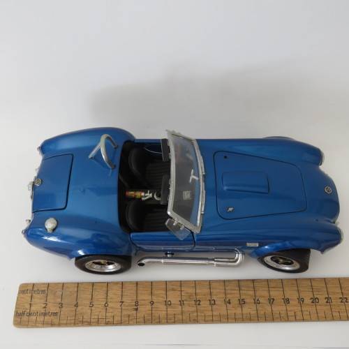Road Signature Shelby Cobra 427 S/C model car - Window stain, bonnet handle missing
