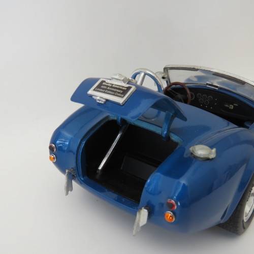 Road Signature Shelby Cobra 427 S/C model car - Window stain, bonnet handle missing