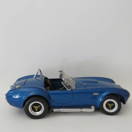 Road Signature Shelby Cobra 427 S/C model car - Window stain, bonnet handle missing