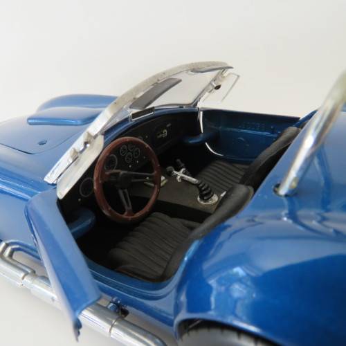 Road Signature Shelby Cobra 427 S/C model car - Window stain, bonnet handle missing