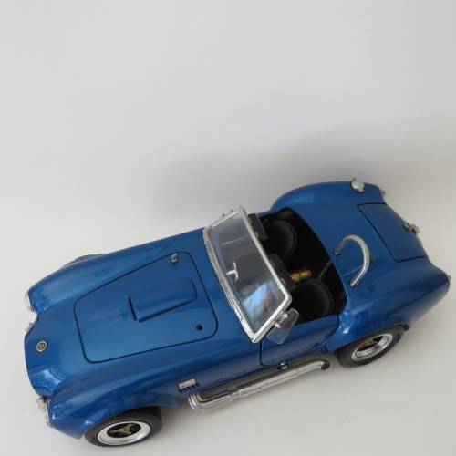Road Signature Shelby Cobra 427 S/C model car - Window stain, bonnet handle missing