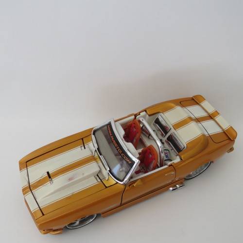 Maisto Pro Rodz 1968 Chevrolet Camaro SS model car - Scale 1/24 - Paint damage on bonnet