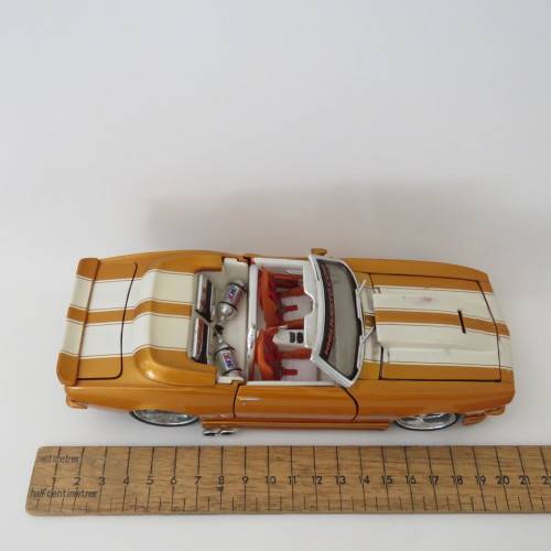 Maisto Pro Rodz 1968 Chevrolet Camaro SS model car - Scale 1/24 - Paint damage on bonnet