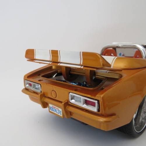 Maisto Pro Rodz 1968 Chevrolet Camaro SS model car - Scale 1/24 - Paint damage on bonnet