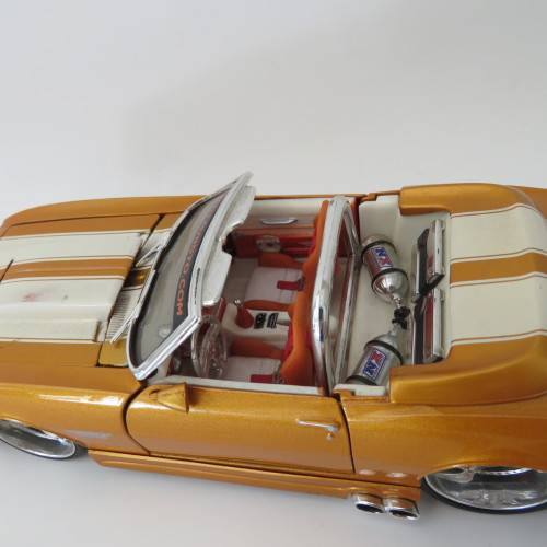 Maisto Pro Rodz 1968 Chevrolet Camaro SS model car - Scale 1/24 - Paint damage on bonnet