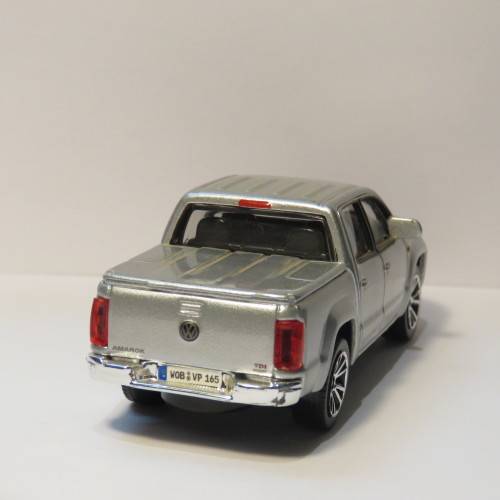 Bburago Volkswagen Amarok double cab pickup truck model - Scale 1/43