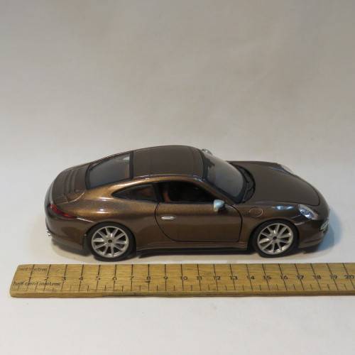 Bburago Porsche 911 Carrera S model car - Scale 1/24