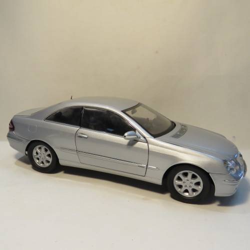Kyosho Mercedes-Benz CLK coupe model car - Scale 1/18