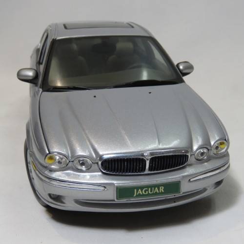 Maisto Jaguar X-Type model car - Scale