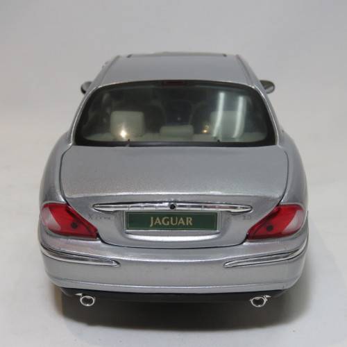 Maisto Jaguar X-Type model car - Scale