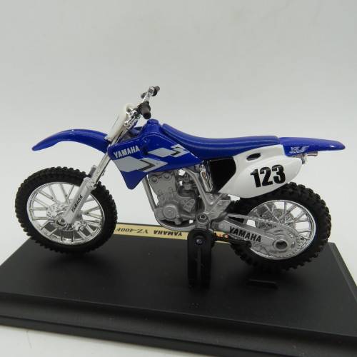 Maisto Yamaha YZ-400F die-cast dirt bike motorcycle - Scale 1/18 in box