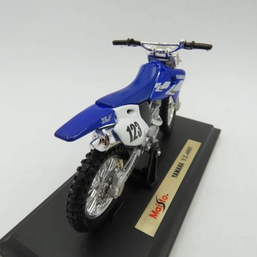 Maisto Yamaha YZ-400F die-cast dirt bike motorcycle - Scale 1/18 in box