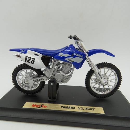 Maisto Yamaha YZ-400F die-cast dirt bike motorcycle - Scale 1/18 in box