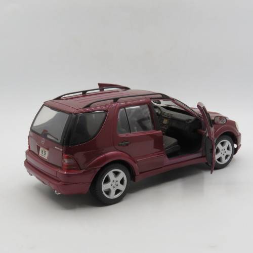 Maisto Mercedes-Benz ML55 AMG model car - scale 1/18