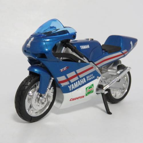 Welly Yamaha TZ250M die-cast motorcycle - scale 1/18 - tyres repaired