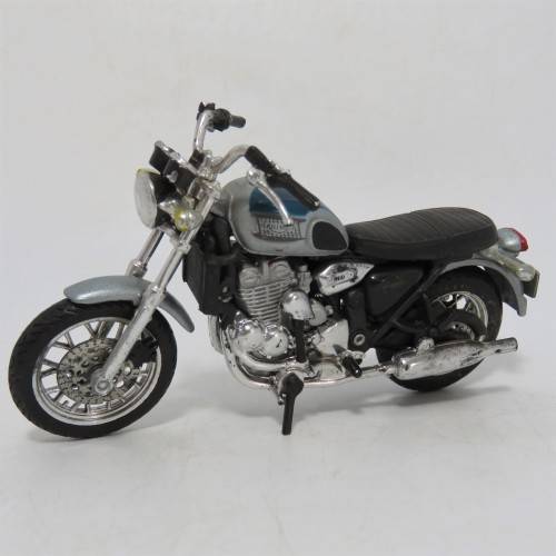 Maisto Triumph 900 Thunderbird model motorcycle - Scale 1/18