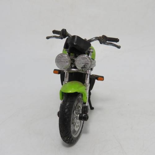 Maisto Triumph 955i Speedtriple model motorcycle - Scale 1/18