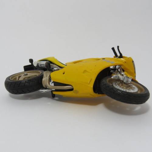 Maisto Ducati 748 model motorcycle - Scale 1/18