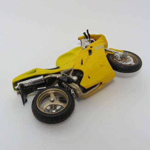 Maisto Ducati 748 model motorcycle - Scale 1/18