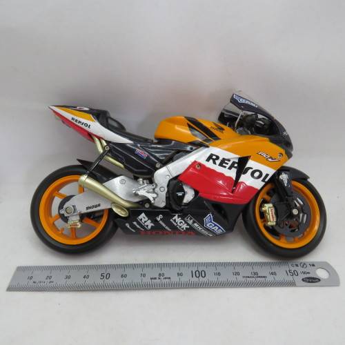 NewRay 2005 Honda RC211V Team Repsol model motorcycle - #3 Max Biaggi - Scale 1/12 - MotoGP