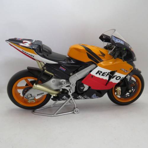 NewRay 2005 Honda RC211V Team Repsol model motorcycle - #3 Max Biaggi - Scale 1/12 - MotoGP