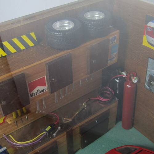 Polistil Tonka Ferrari F40 model car diorama garage - scale 1/18