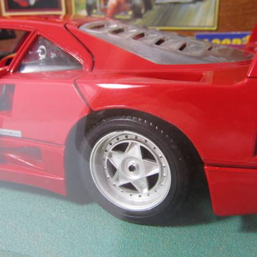Polistil Tonka Ferrari F40 model car diorama garage - scale 1/18