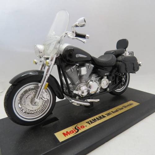 Maisto 2001 Yamaha Road Star Silverado model motorcycle - Scale 1/18